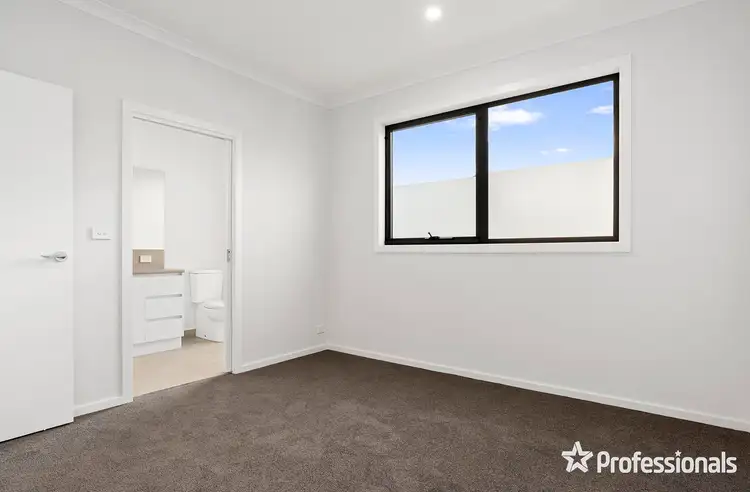 Fifth view of Homely house listing, 2 Travis Close, Lilydale VIC 3140