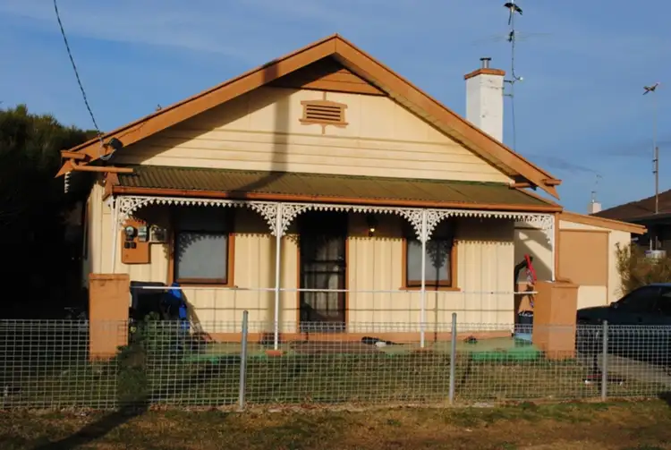 8 Carrick Street, Maryborough VIC 3465