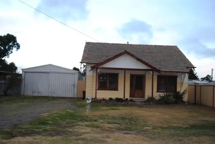 4 McLachlan Street, Carisbrook VIC 3464