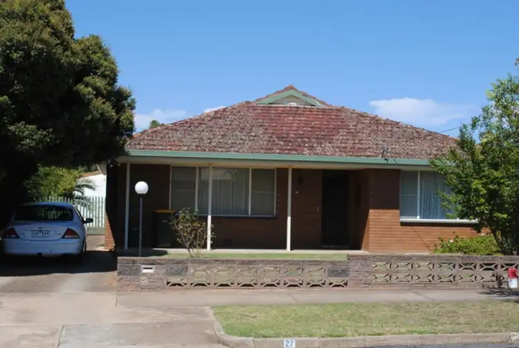 27 Dundas Road, Maryborough VIC 3465