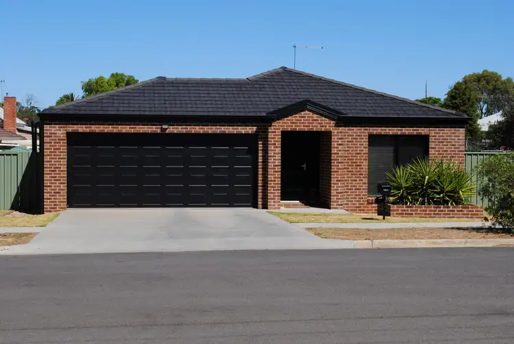 8 Harrison Street, Maryborough VIC 3465