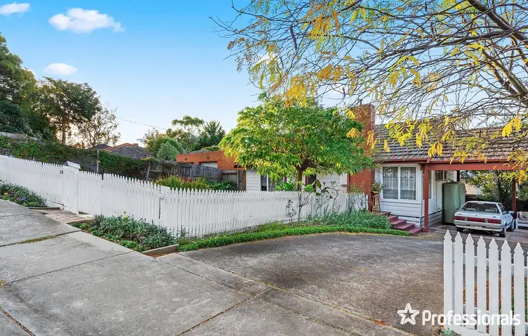 16 Mount View Parade, Mooroolbark VIC 3138