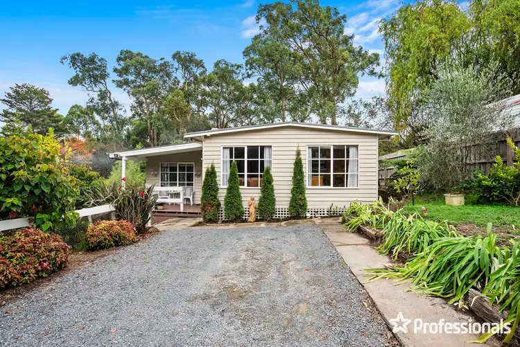 8 Junction Road, Mount Evelyn VIC 3796