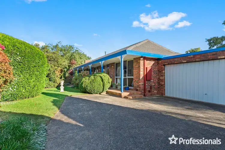 22 Eastwood Crescent, Mooroolbark VIC 3138