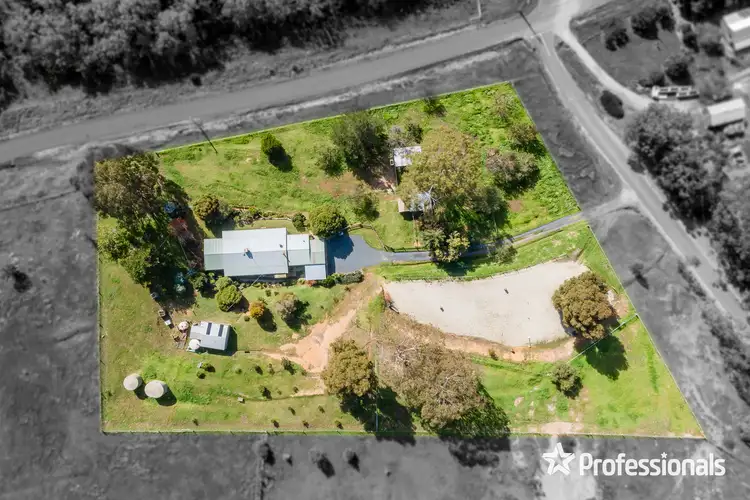 Second view of Homely house listing, 2 Dyring Street, Bethanga VIC 3691