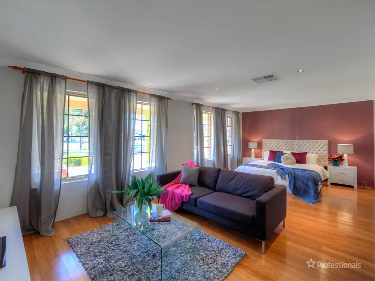 20 Acastus Road, Wattle Grove WA 6107