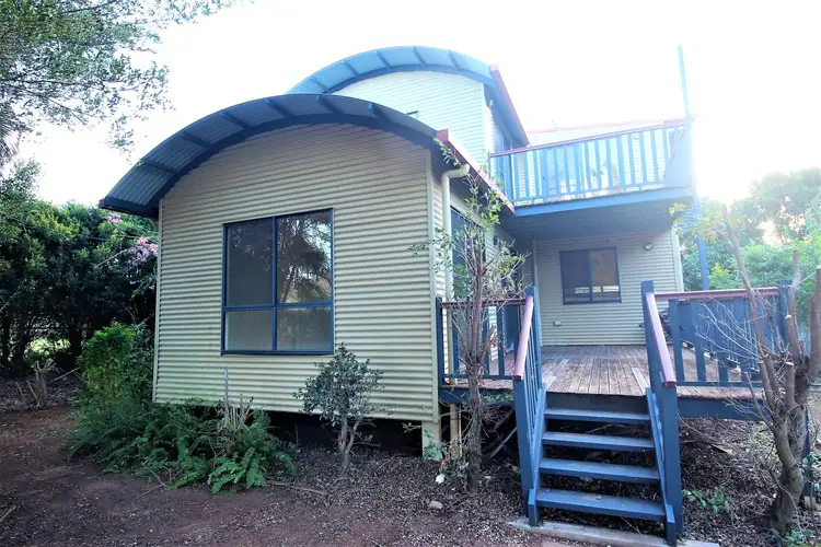 15 Squire Street, Macleay Island QLD 4184