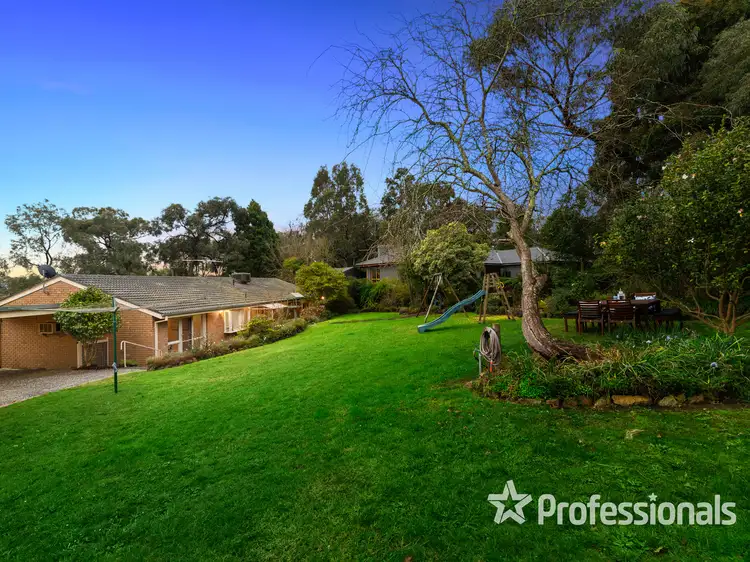 10 Greenwood Lane, Mooroolbark VIC 3138