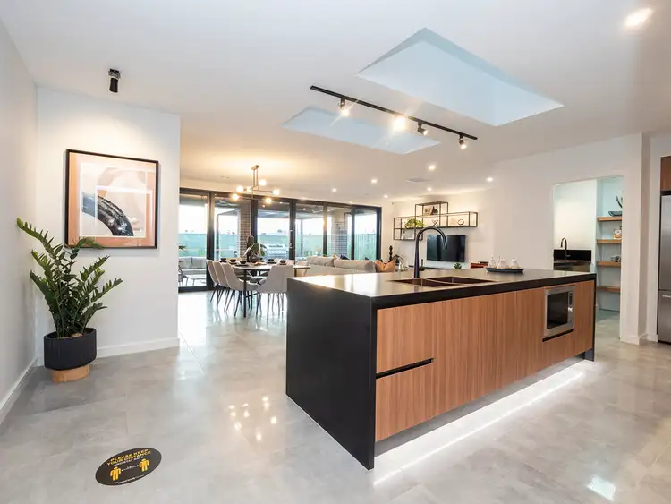 Fifth view of Homely house listing, 10 Lorikeet Street, Seven Creeks Estate, Kialla VIC 3631