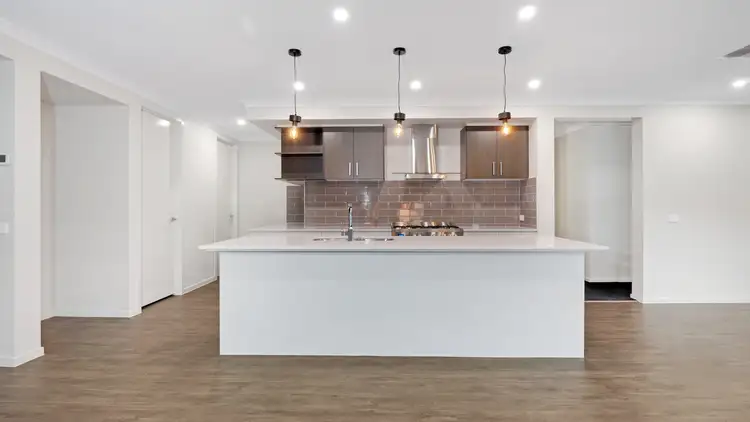 Fifth view of Homely house listing, 2 Weyba Avenue, Kialla VIC 3631