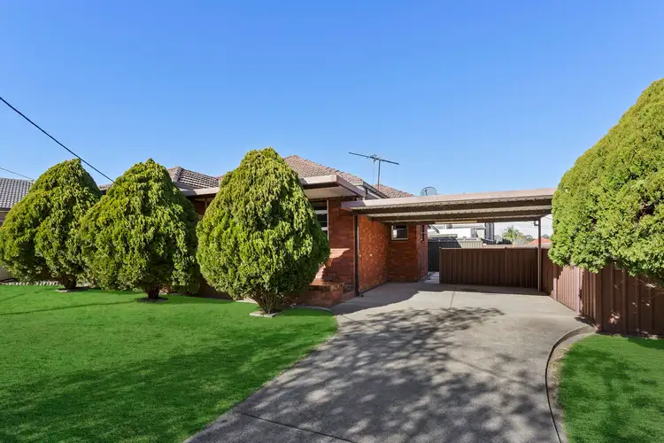 2 Garden Place, Picnic Point NSW 2213