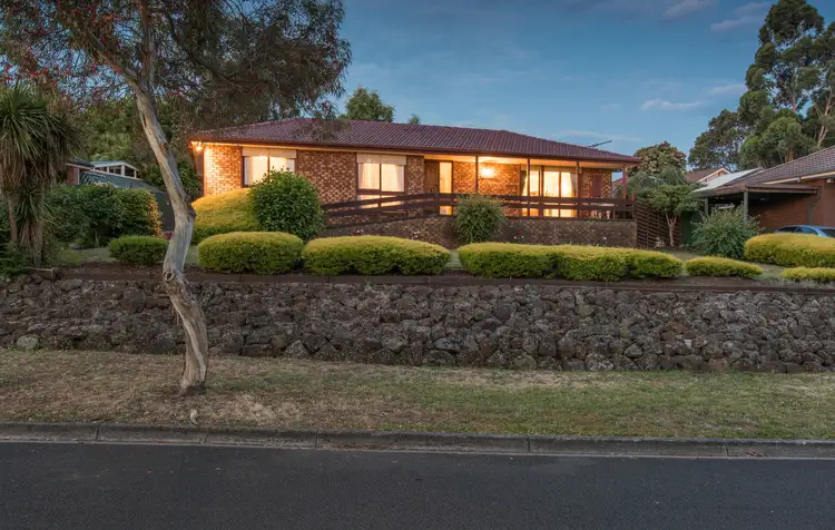 25 Autumn Grove, Mooroolbark VIC 3138