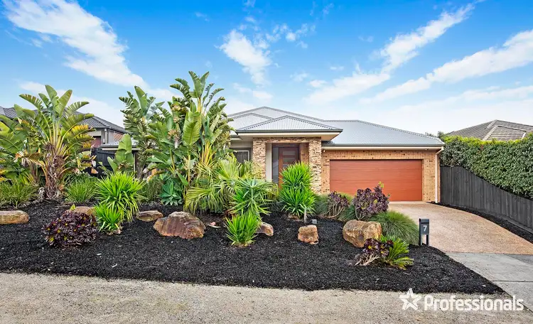 Second view of Homely house listing, 7 Empire Drive, Mooroolbark VIC 3138
