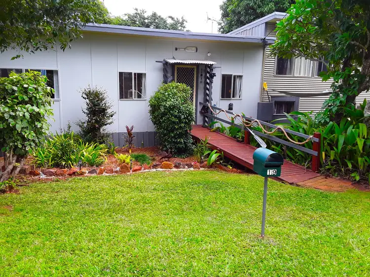 19 BLUE WATERS Crescent, Macleay Island QLD 4184