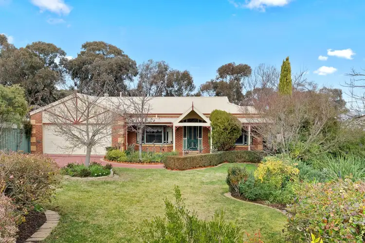 15 Derby Grove, Flora Hill VIC 3550