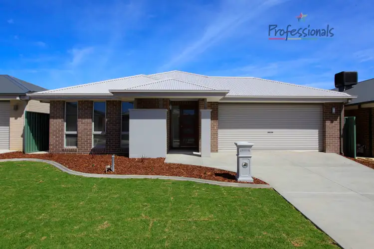 Main view of Homely house listing, 7 Inwood Crescent, Wodonga VIC 3690