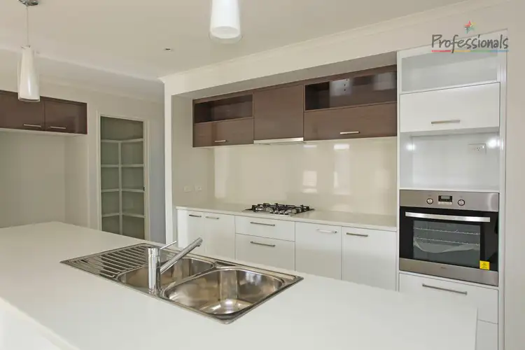 Second view of Homely house listing, 7 Inwood Crescent, Wodonga VIC 3690