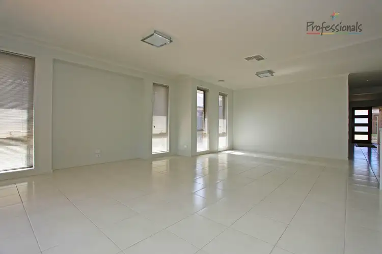 Fifth view of Homely house listing, 7 Inwood Crescent, Wodonga VIC 3690