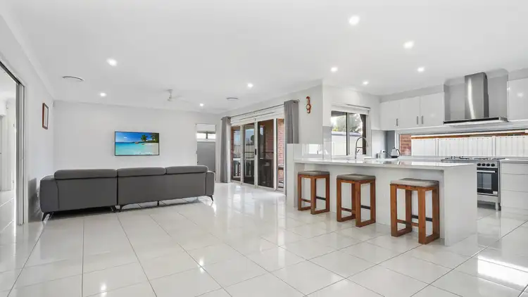Fifth view of Homely house listing, 4 Sugarloaf Avenue, Kialla VIC 3631