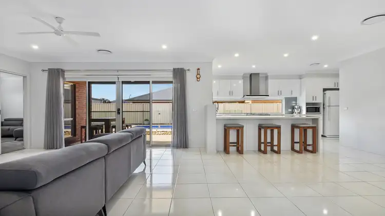 Sixth view of Homely house listing, 4 Sugarloaf Avenue, Kialla VIC 3631