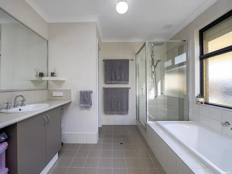 Seventh view of Homely house listing, 4 Avalon Lane, Wattle Grove WA 6107