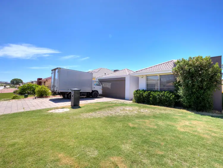 2 Magnesia Road, Wattle Grove WA 6107