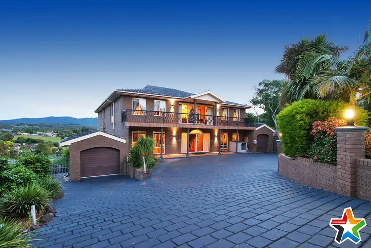 30 Struan Avenue, Mooroolbark VIC 3138