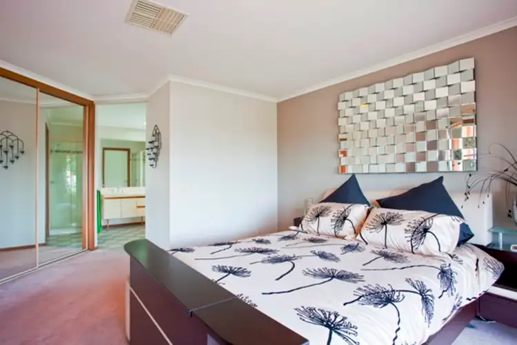 Fifth view of Homely house listing, 2 Kamunna Close, Strathdale VIC 3550