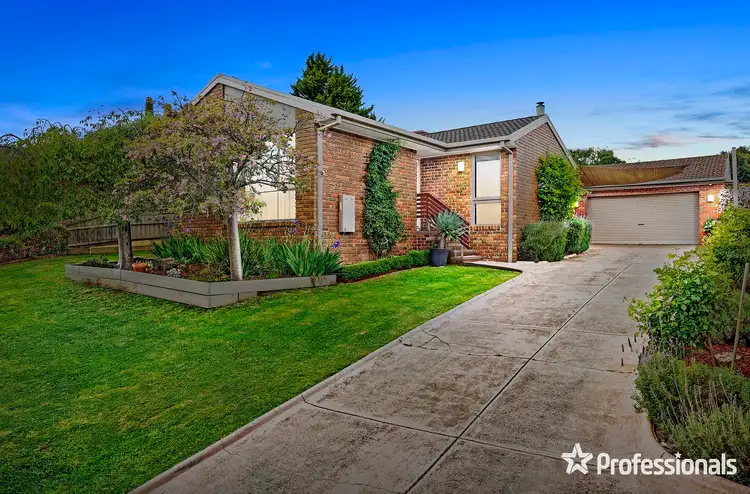 27 Cheriton Drive, Mooroolbark VIC 3138