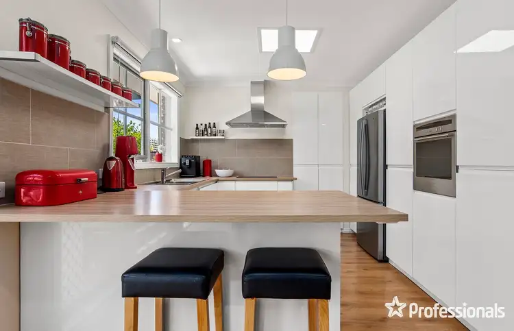 Second view of Homely house listing, 3 Henty Court, Mooroolbark VIC 3138