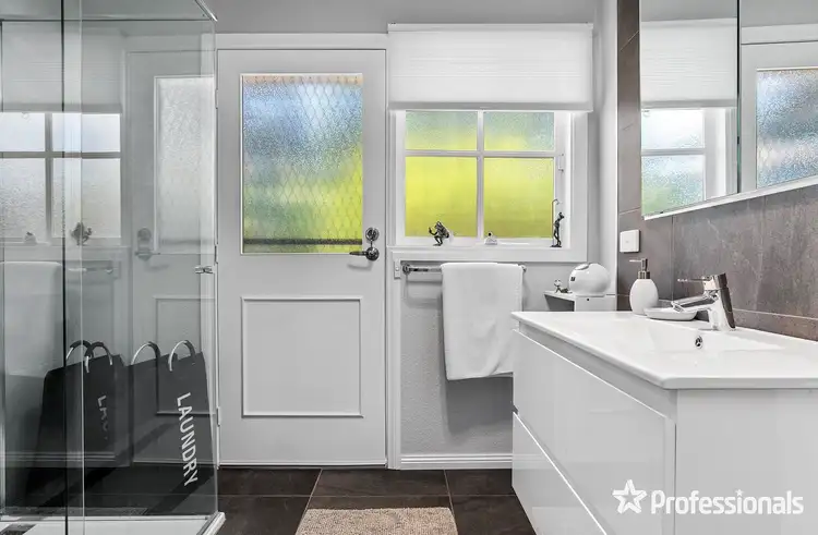 Sixth view of Homely house listing, 3 Henty Court, Mooroolbark VIC 3138