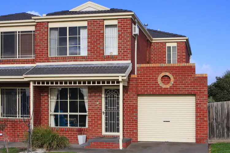 8 Village Avenue, Taylors Lakes VIC 3038