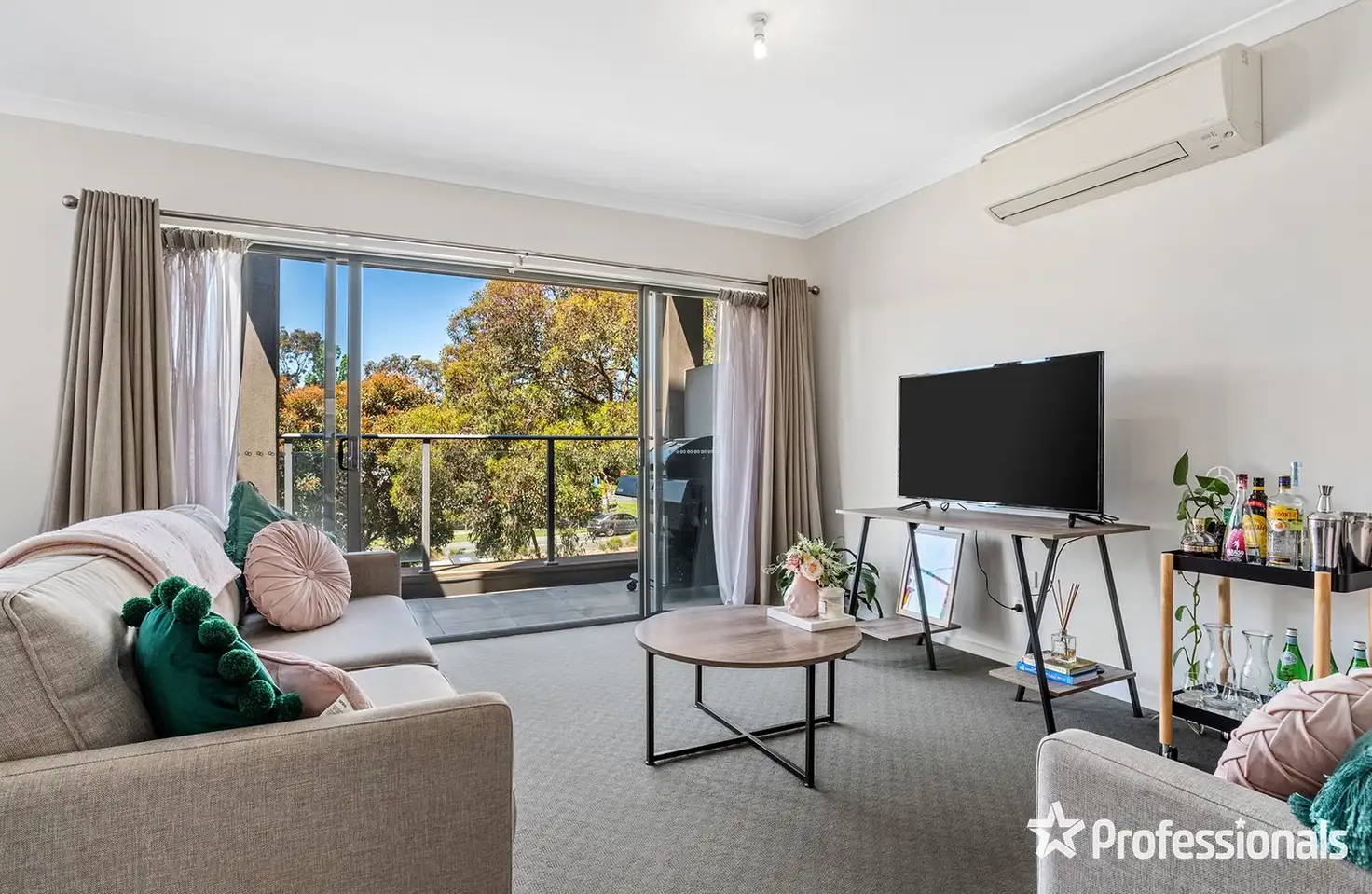 Main view of Homely house listing, 5 Lithgow Way, Mooroolbark VIC 3138