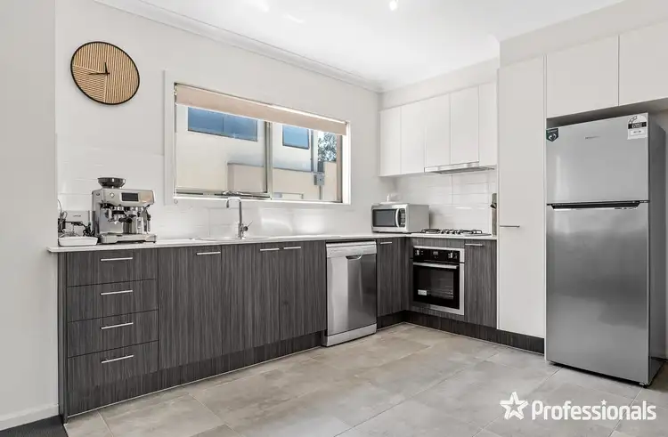 Second view of Homely house listing, 5 Lithgow Way, Mooroolbark VIC 3138