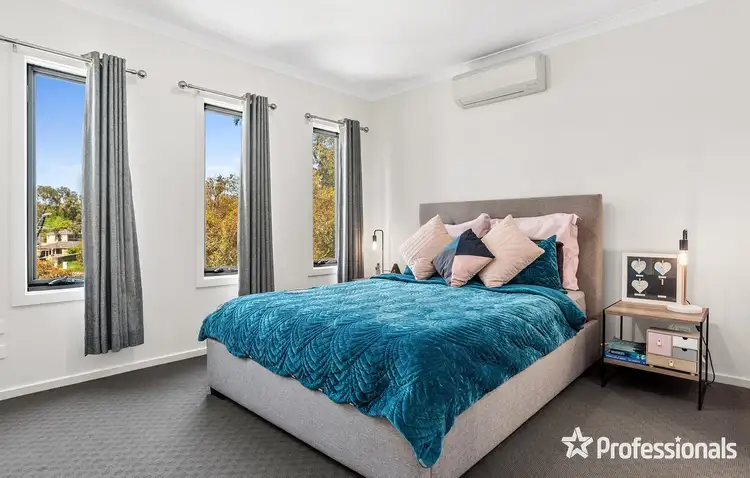 Fourth view of Homely house listing, 5 Lithgow Way, Mooroolbark VIC 3138