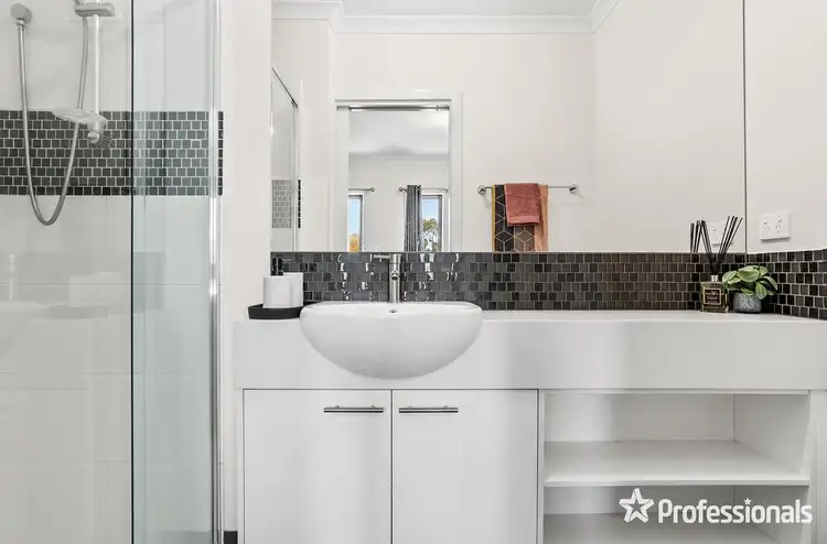 Fifth view of Homely house listing, 5 Lithgow Way, Mooroolbark VIC 3138