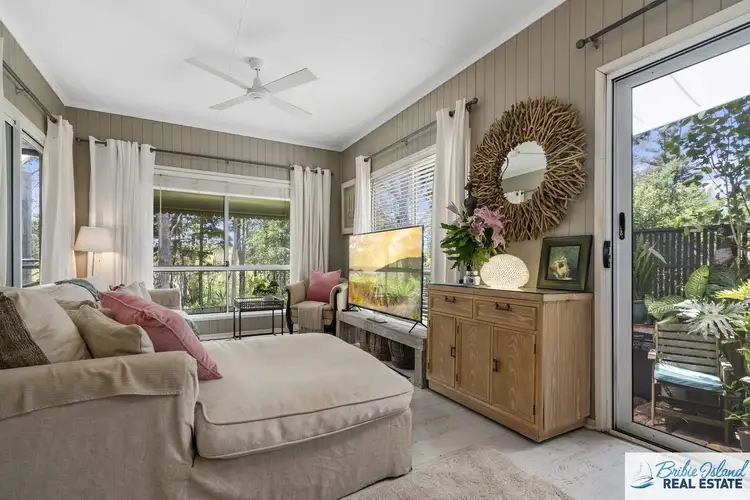 18 Ross Street, Ningi QLD 4511