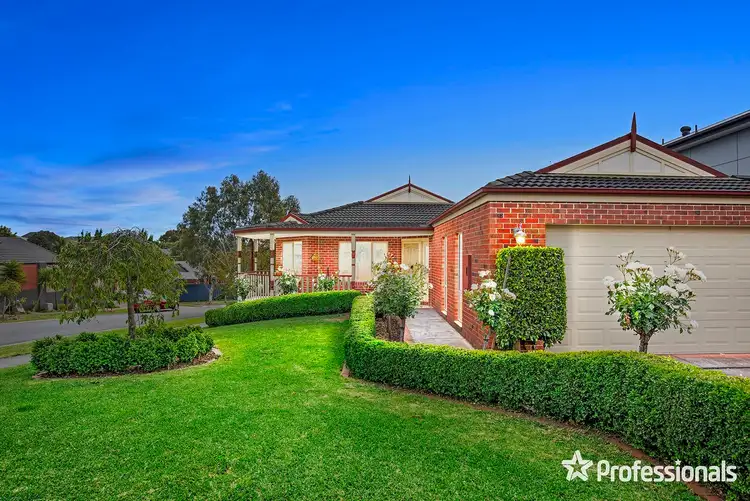 17 Regent Avenue, Mooroolbark VIC 3138