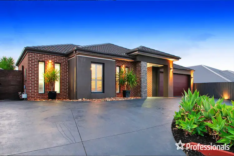 Second view of Homely house listing, 5 Empire Drive, Mooroolbark VIC 3138