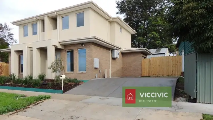 24B Eagleview Crescent