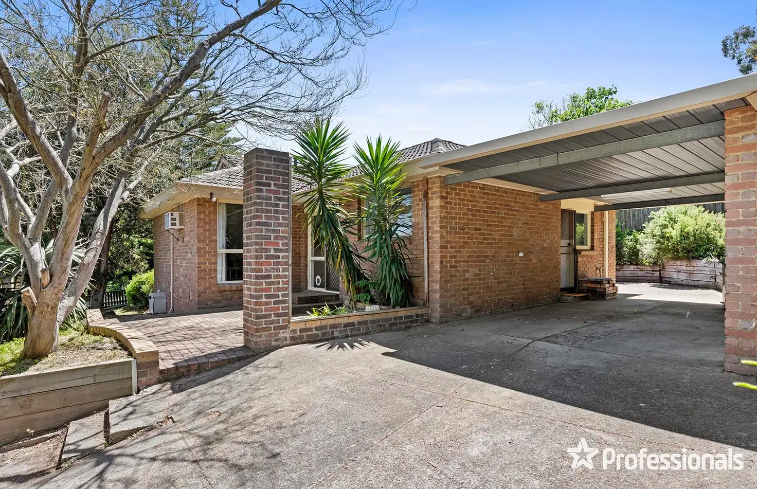 Main view of Homely house listing, 32 Meadowlark Lane, Mooroolbark VIC 3138