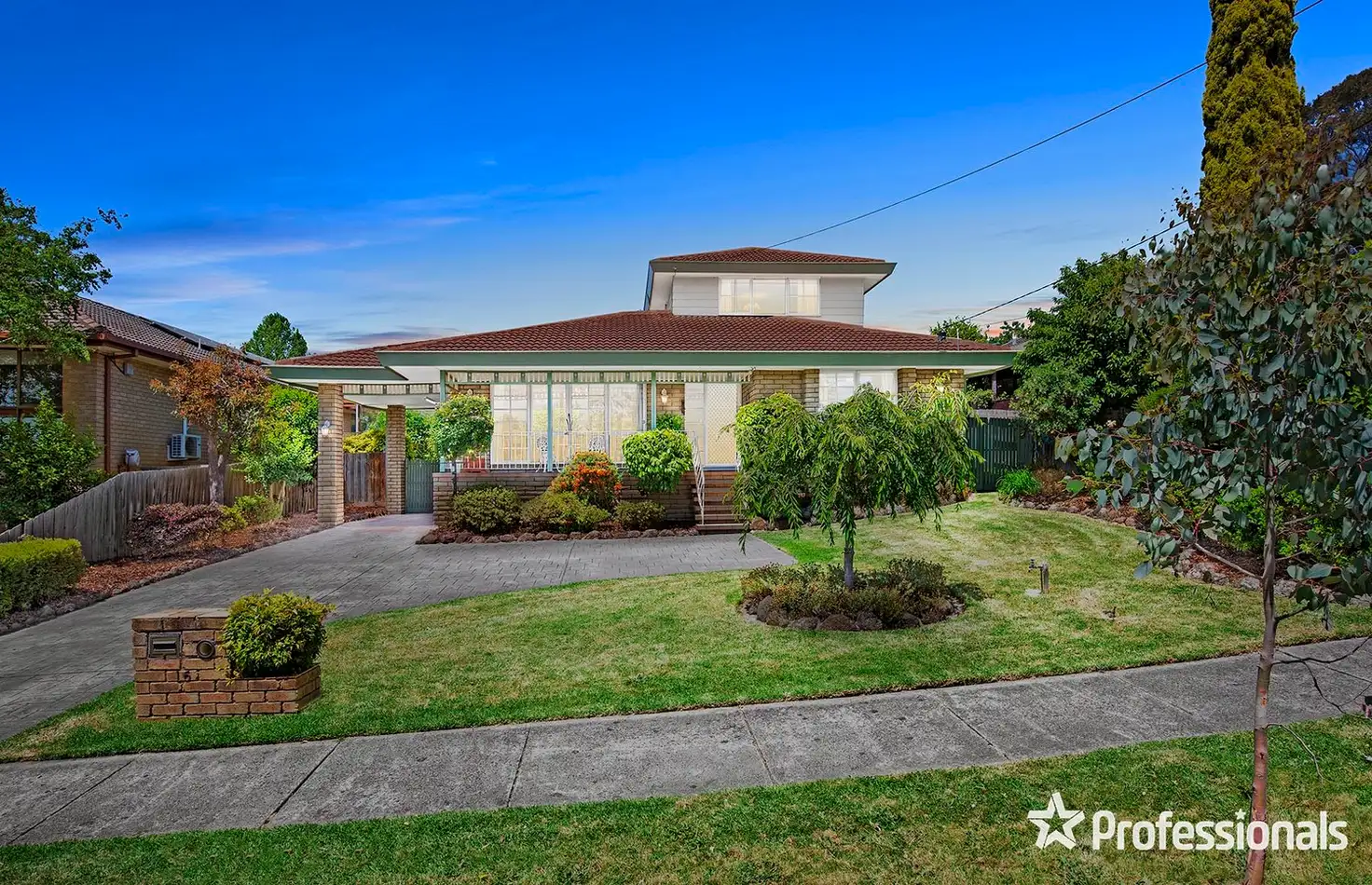 Main view of Homely house listing, 16 Bimbadeen Drive, Mooroolbark VIC 3138