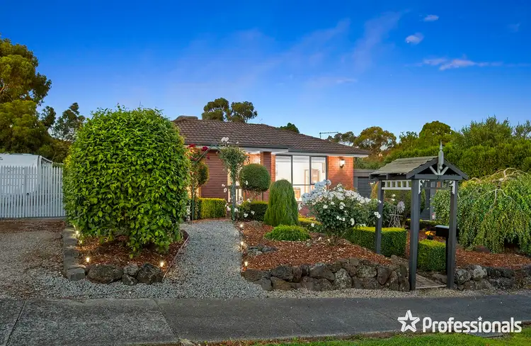 37 Wainewright Avenue, Mooroolbark VIC 3138