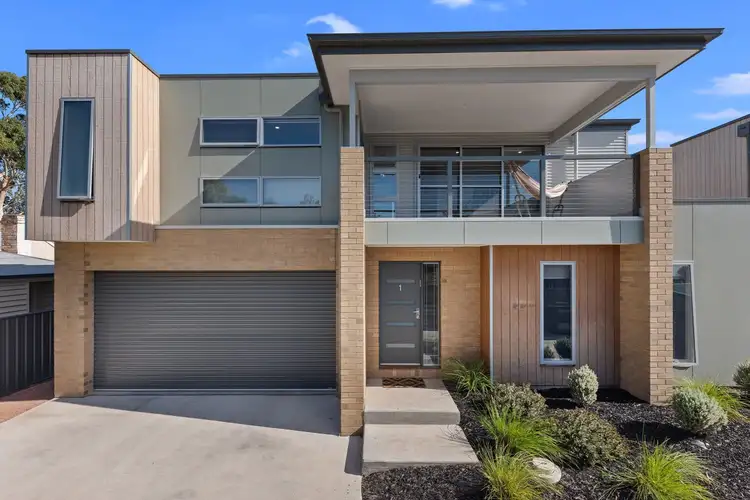 1/60a Honeysuckle Street, Ironbark VIC 3550