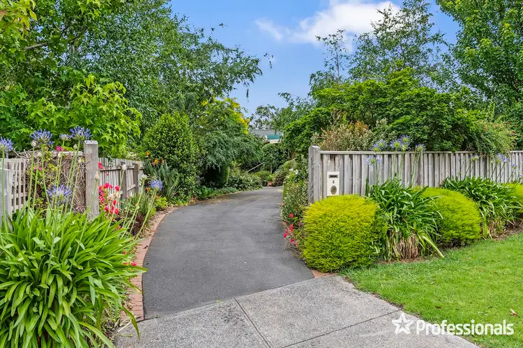 6 Glenbrook Close, Mooroolbark VIC 3138
