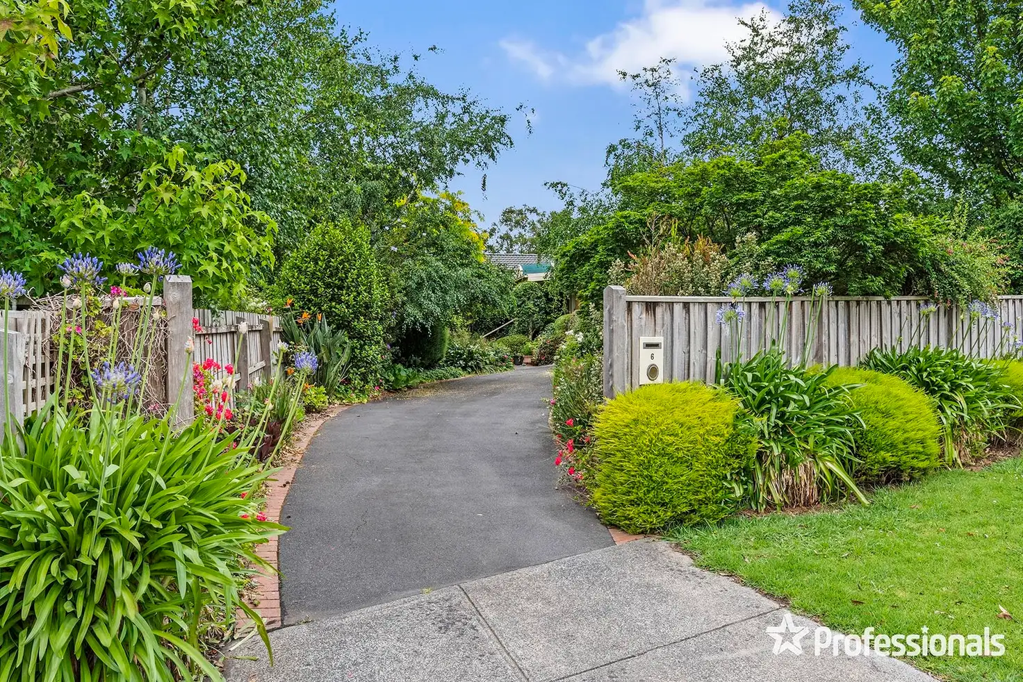 Main view of Homely house listing, 6 Glenbrook Close, Mooroolbark VIC 3138