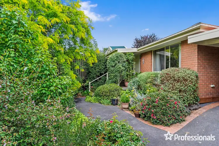Second view of Homely house listing, 6 Glenbrook Close, Mooroolbark VIC 3138