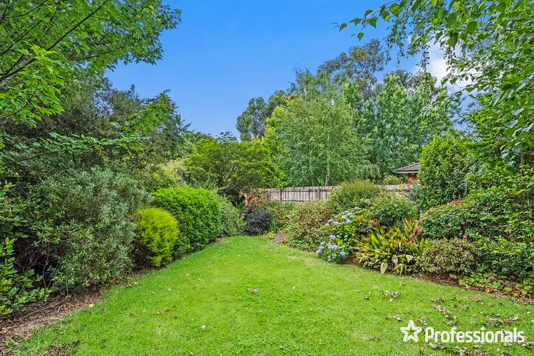Third view of Homely house listing, 6 Glenbrook Close, Mooroolbark VIC 3138