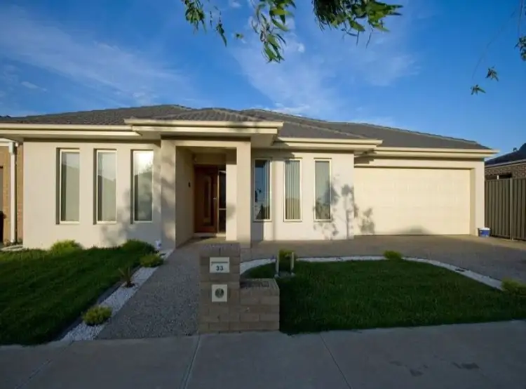 33 Prosperity Avenue, Cranbourne North VIC 3977