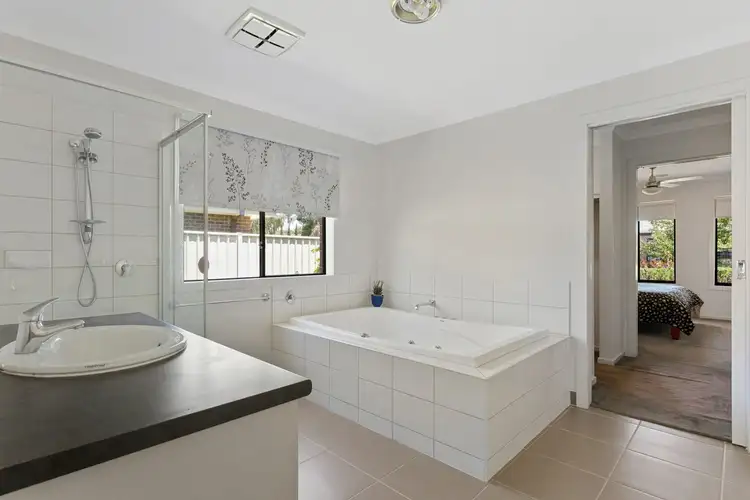 Fourth view of Homely house listing, 2 O'Neill Court, Epsom VIC 3551